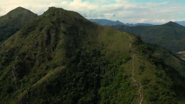 Vista Aérea Nha Trang Montanhas Arborizadas Cênicas Redor Cidade Vietnã — Vídeo de Stock