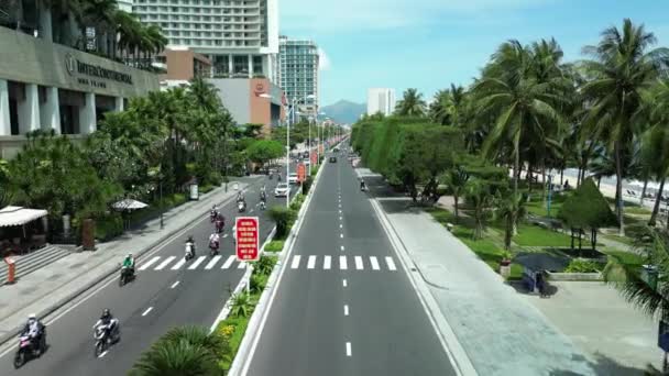 Budovám Přibližují Mrakodrapy Vietnamských Budov Střílení Dronu Nad Ulicemi Nha — Stock video