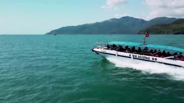 Nha Trang Єтнам Березня 2023 Швидкий Човен Летить Туристами Морській — стокове відео