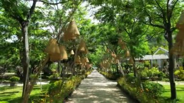 Park Dao Hoa Lai Nha Trang, Vietnam. Eski tarihi bir kompleks. Kültür A ulusal mimari özellik. Tropik park ağaçları. Görsel yolculuk.