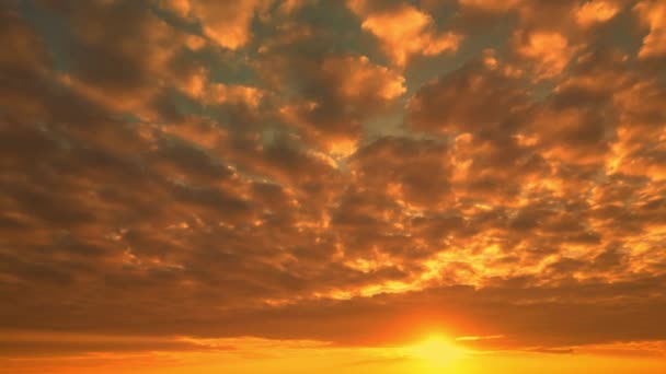 Krásný Klidný Západ Slunce Moři Přírodní Mraky Při Západu Slunce — Stock video