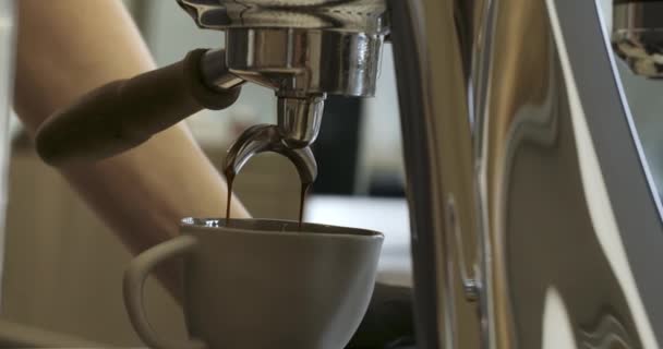 Concept Drinking Roasted Black Coffee Morning Pouring Coffee Stream Machine — Stock Video