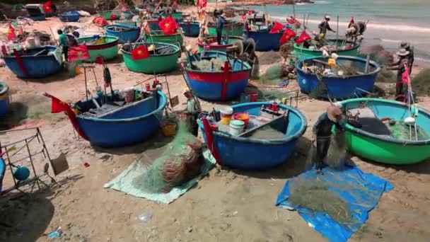 Vietnam Junio 2023 Tripulación Pescadores Está Trabajando Selección Las Redes — Vídeos de Stock