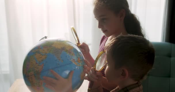 Kids Morning Light Sunset Cute Little Children Globe Magnifying Glass — Stock Video