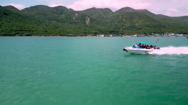 Nha Trang Wietnam Lutego 2023 Motorówka Lata Turystami Wycieczkę Morską — Wideo stockowe