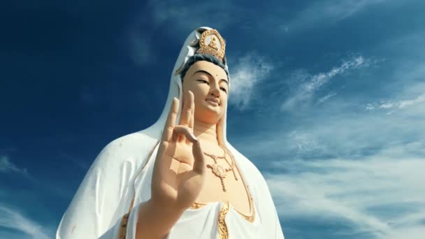 从空中俯瞰越南大佛 蓝色天空中的大佛白色雕像 大佛宝盒是Nha Trang越南4K的地标之一 — 图库视频影像