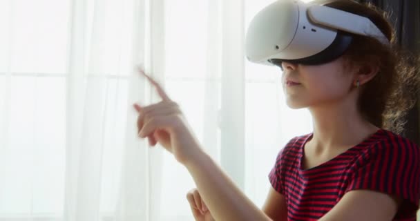 Modern Onderwijs Kind Virtual Reality Bril Learning Virtual Reality Meisje — Stockvideo
