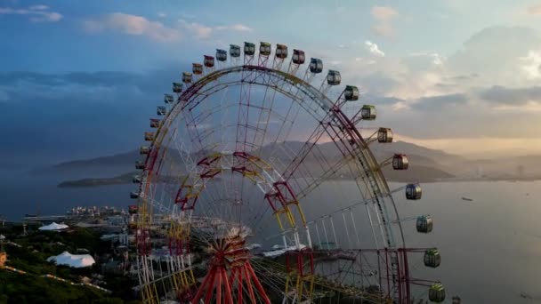 Закат Заднем Плане Поездка Карусели Представляет Собой Развлечение Веселье Красочное — стоковое видео