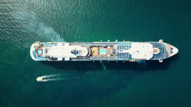 Pemandangan Atas Kapal Pesiar Laut Lepas Pantai Vietnam Dekat Kota — Stok Video