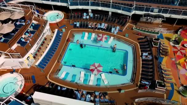 Letecký Pohled Výletní Loď Otevřeném Moři Plavební Loď Plující Moři — Stock video