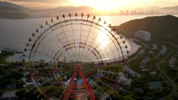 Vue Dessus Aérienne Roue Ferris Dans Parc Attractions Nuit Feux — Video