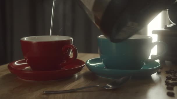 Горячая Вода Выливается Чайника Чашки Питья Чая Горячего Чая Кофейная — стоковое видео