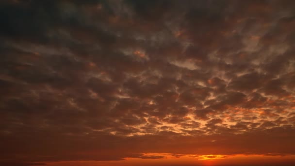 Långsamma Rörelser Naturliga Moln Vid Solnedgången Från Fågelperspektiv Solnedgång Vågigt — Stockvideo