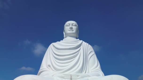 Flygbild Gränslös Klarblå Himmel Och Big Buddha Vietnam Big Buddha — Stockvideo