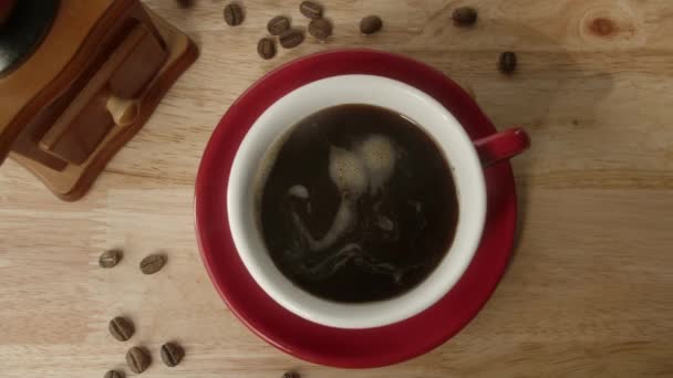 Cafea Ceaşcă Espresso Cafea Într Ceașcă Mică Albă Fundal Masă — Videoclip de stoc