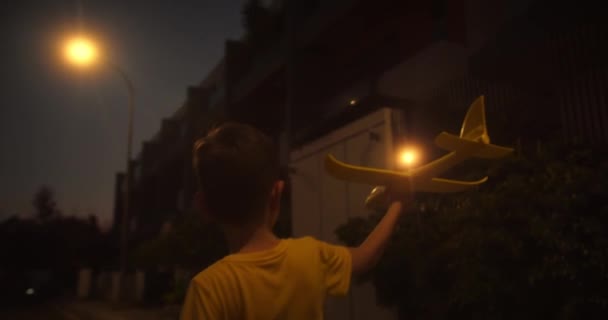 Kind Wil Piloot Astronaut Worden Langzame Beweging Happy Kid Rent — Stockvideo