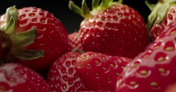 Fresas Fresas Maduras Jugosas Rojas Primer Plano Deliciosas Bayas Verano — Vídeos de Stock