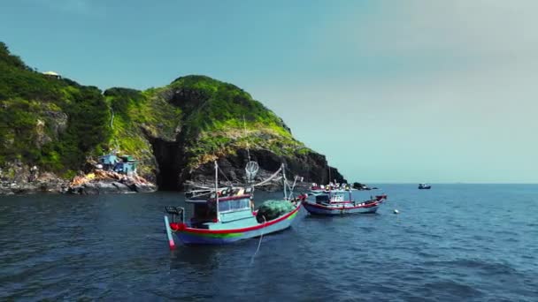 Fiskare Fartyg Vietnam Ankare Förbereder Fisket Mot Bakgrund Ett Vackert — Stockvideo