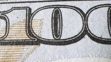 Makro desenli banknotlar 100, 50, 20, 10 Amerikan doları civarında çekildi. Nakit para banknotları. Franklins, Jackson ve Hamilton yüz dokusu, USD nakit makro görünümü