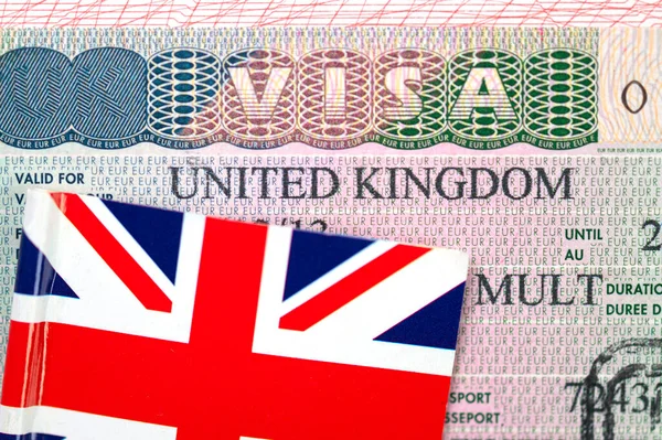 Primer Plano Visa Del Reino Unido Pasaporte Con Bandera Del Imagen de stock