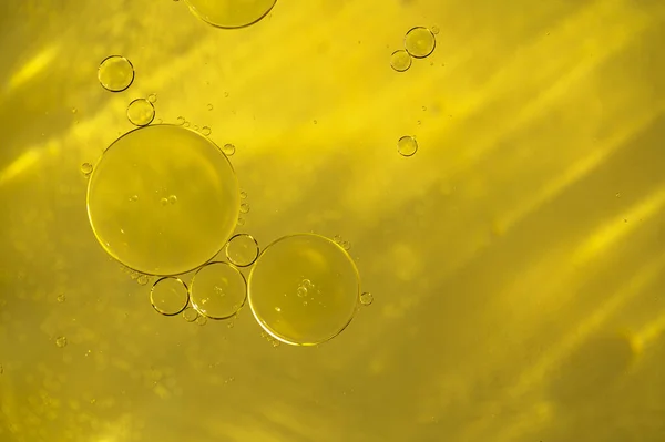 Close Liquid Golden Oil Serum Bubbles Texture Background — Stock Photo, Image