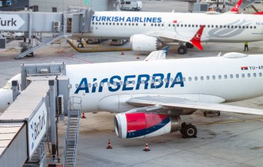İSTANBUL - 16 Ocak 'ta İstanbul Havaalanı' na inmeden önce yüzeyinde Air SERBIA logosu olan uçak. Türkiye 'de 2023