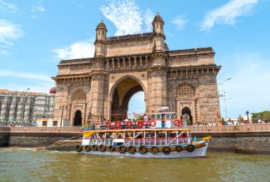 MUMBAI - 23 Eylül 'de Mumbai' de Hindistan, deniz ve tekne geçidi. Hindistan 'da 2022