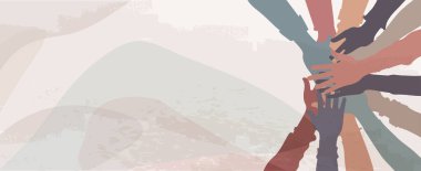 Çeşitli çok ırklı ve çok kültürlü insanların üst üste bindiği grup elleri. Çeşitlilik insanları. Takım çalışması toplumu ve işbirliği kavramı. Farklı kültürler. Irklar arası eşitlik.