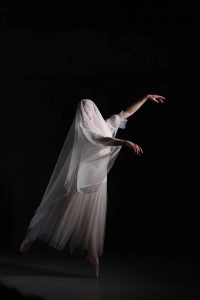 Bailarina Profissional Dançando Ballet Ballerina Vestido Branco Sapatos Pontiagudos Fundo — Fotografia de Stock