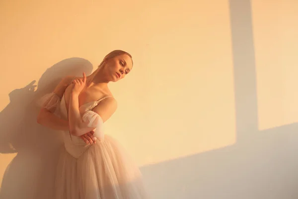 Professional Ballerina Dancing Ballet Ballerina White Dress Pointe Shoes White — Stock Photo, Image