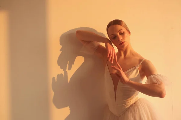 Professional Ballerina Dancing Ballet Ballerina White Dress Pointe Shoes White — Stock Photo, Image