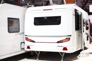 Beyaz kampçı. Karavan. Kampçı. Motorevi