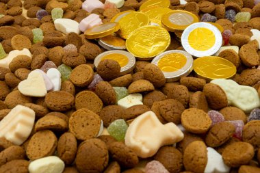 Hollandalılar 5 Aralık 'ta kruidnoten, strooigoed ve chocolademunten tedavisine başladılar.