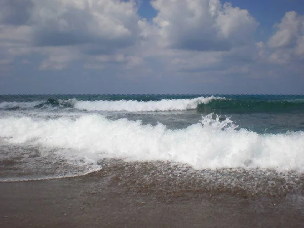 Fal Morskich Cyprze — Zdjęcie stockowe