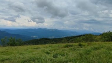 aktif, orman, yeşil, yürüyüş, tepe, manzara, dağ, doğa, açık hava, park, yol, insanlar, gökyüzü, yaz, turizm, patika, yürüyüş, kadın