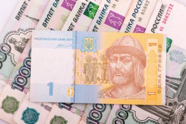 Rus rublesi kapanıyor.