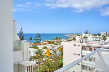 Sahil şeridi ve Maspalomas tatil köyü manzarası. Gran Kanarya, Kanarya Adaları Apartmanları 