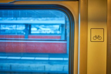 Modern Demiryolu Sisteminde Bisiklet Kullanımı Erişilebilirliği Olan Bisiklet Dostu Tren Kompartımanı Toplu Taşıma