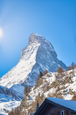 Zermatt, İsviçre İkonik Alp Manzarası 'ndan Güneşli Bir Gün' de Karlı Matterhorn Tepesi