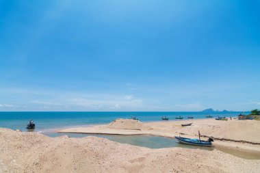 Nehir ve Deniz Etkisi: Açık Bir Gün 'de Balıkçılık Sahili