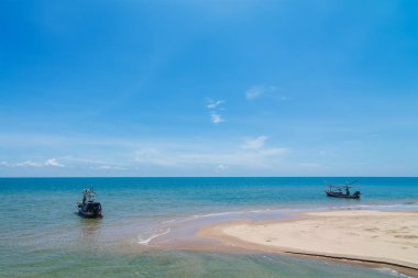 Nehir ve Deniz Etkisi: Açık Bir Gün 'de Balıkçılık Sahili