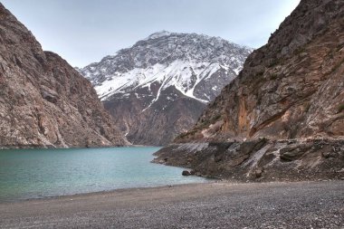 Tacikistan 'daki Özbek sınırı yakınlarındaki Yedi Göl