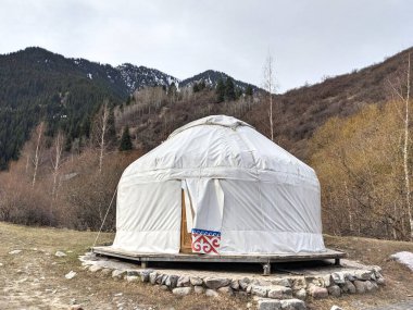 Kazakistan 'ın güneydoğusundaki Kolsai Lakes Ulusal Parkı 