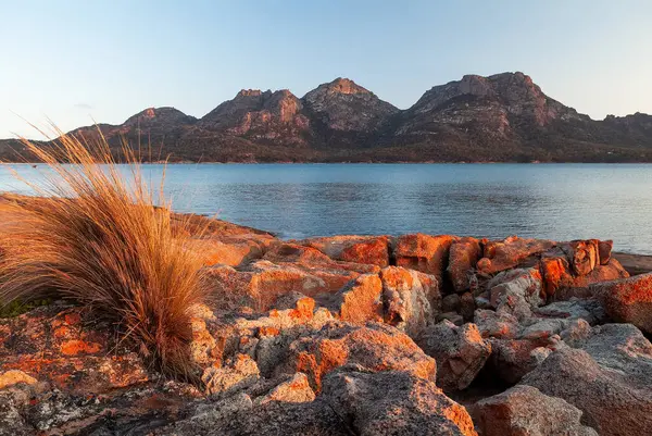 Pasmo Górskie Hazards Parku Narodowym Freycinet Wschodnim Wybrzeżu Tasmanii Australia — Zdjęcie stockowe