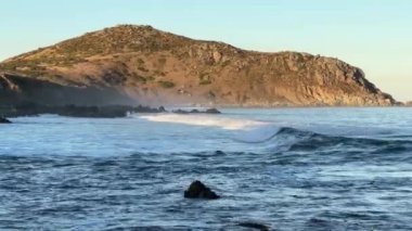 Güney Avustralya 'daki Fleurieu Yarımadası' ndaki Victor Limanı 'ndaki Rosetta Head veya The Bluff' un 4k gün batımı görüntüleri