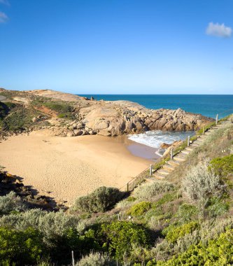 Güney Avustralya 'daki Fleurieu Yarımadası' ndaki Port Elliot 'daki Green Bay' deki sahilin manzarası.