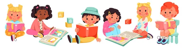 Милые Детишки Читают Книги Устанавливая Векторную Иллюстрацию Мультфильм Изолированные Счастливые — стоковый вектор