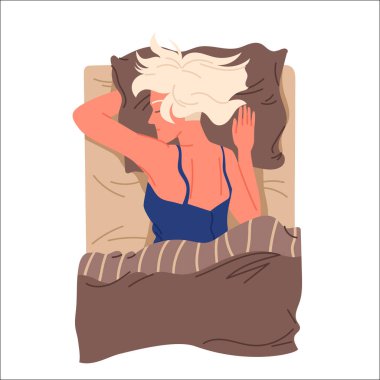 Geceleri yatakta uyuyan bir kız, yatak odası manzaralı. Genç bir kadın göbeğinde uzanıyor ve tatlı rüyalarla uyumak için rahat yastığa sarılıyor.