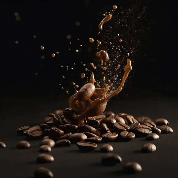 Brown Roasted Coffee Beans Closeup Black Background — Stock Photo, Image