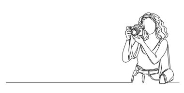 DSLR ile fotoğraf çeken amatör kadın fotoğrafçı çizimleri.